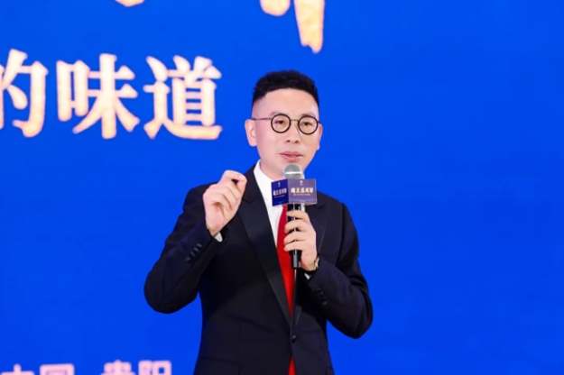【中國日報網(wǎng)】張再彬感恩節(jié)致辭:以雄正醬香酒為橋,連接過去與未來的感恩之路