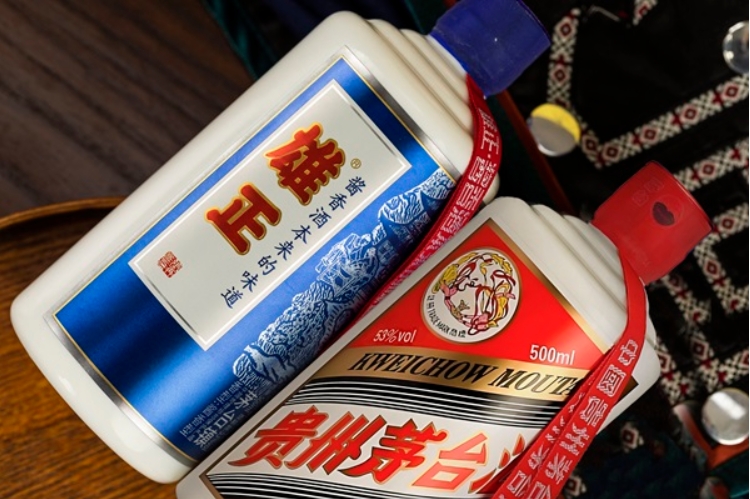 【中國財富網(wǎng)】茅臺董事長為何如此鐘情于雄正,三次造訪只為品嘗一杯醬香酒本來的味道?